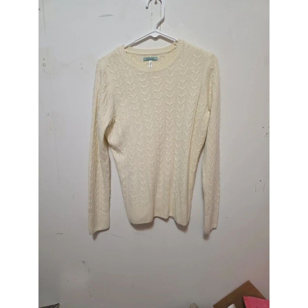 White long sleeves sweater shirt